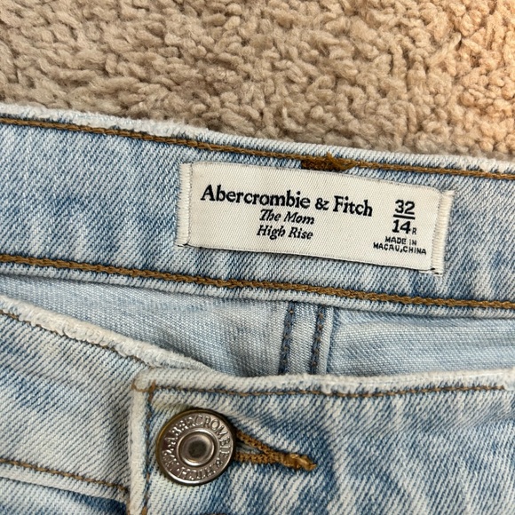 Abercrombie high rise mom jeans - Picture 2 of 3